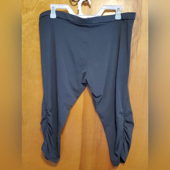 Victoria's Secret Moda XL Dark Gray Capri Leggings Ruched Leg - Picture 2 of 4